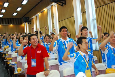 北京奧運(yùn)會(huì)志愿者在愛國(guó)者理想飛揚(yáng)的英語(yǔ)培訓(xùn)課堂