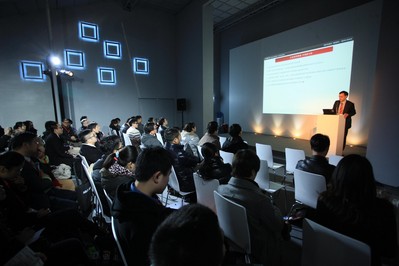 NOVOMANIA 2012于去年3月在上海世博展覽館舉行，展場(chǎng)總面積達(dá)25,000平方米，吸引了來(lái)自13個(gè)國(guó)家的117家參展商和13,000名專(zhuān)業(yè)觀眾