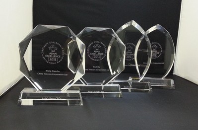 中國(guó)電信獲得《Corporate Governance Asia》頒發(fā)四項(xiàng)企業(yè)管治大獎(jiǎng)，包括：較佳首席執(zhí)行官、較佳財(cái)務(wù)總監(jiān)、較佳企業(yè)社會(huì)責(zé)任獎(jiǎng)及較佳投資者關(guān)系獎(jiǎng)