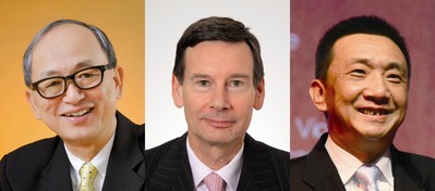 (左起) 世界黃金協(xié)會(huì)遠(yuǎn)東區(qū)董事總經(jīng)理鄭良豪、國際鉑金協(xié)會(huì)首席執(zhí)行官高偉政、上海鉆石交易所總裁林強(qiáng)