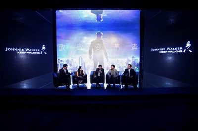 變革者的議題討論——尊尼獲加品牌總監(jiān)符秀婷女士、資深媒體人陳朝華、經(jīng)濟學家郭士英以及戰(zhàn)略學教授滕斌圣 