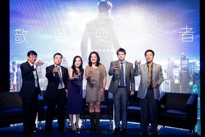 酩悅軒尼詩帝亞吉歐市場董事 MarkEdwards、尊尼獲加品牌總監(jiān)符秀婷女士、李小龍之女Shannon Lee（李香凝）、資深媒體人陳朝華、經(jīng)濟學家郭士英以及戰(zhàn)略學教授滕斌圣合影