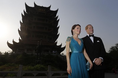 七夕當(dāng)天，英國皇室夫婦出現(xiàn)在武漢地標(biāo)性景點(diǎn)黃鶴樓，原來是武漢杜莎夫人蠟像館為市民準(zhǔn)備的情人節(jié)驚喜。