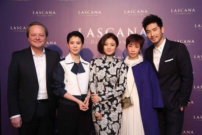 LASCANA大中華區(qū)執(zhí)行長、OTTO集團董事會成員兼Hermes Europe全球CEO Hanjo Schneider先生、LASCANA大中華區(qū)執(zhí)行長Sonja Chen小姐攜手袁詠儀，安以軒和高以翔